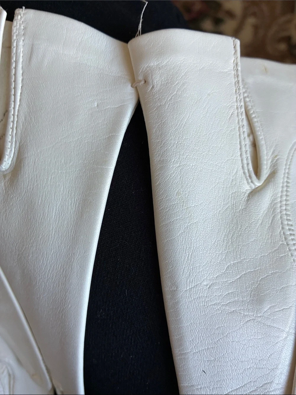 Vintage Made in Italy White Leather Women's Gloves with Stitch Detailing